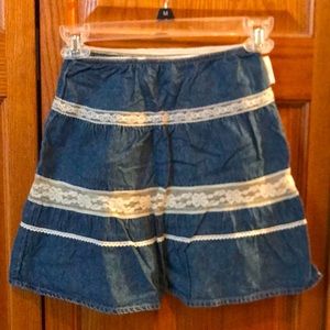 Mary Kate & Ashley girls Jean skirt w lace inserts, Sz 4. Above knee length.